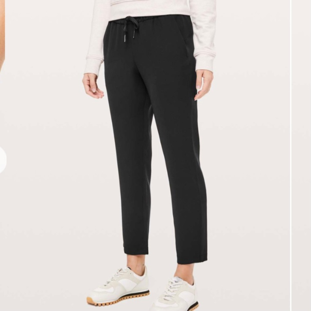Lululemon On The Fly Pant *Woven 28" Black trousers